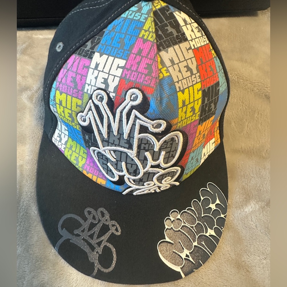 Walt Disney King Mickey Mouse Flat Brim Baseball‎ Hat Black Graffiti Flex Fit